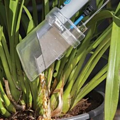 Fertil Five Adjustable Granular Applicator With 5 Liter Tank Capacity -A.M. Leonard Tools Shop fer5 dispensing