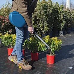 Fertil Five Adjustable Granular Applicator With 5 Liter Tank Capacity -A.M. Leonard Tools Shop fer5 live2